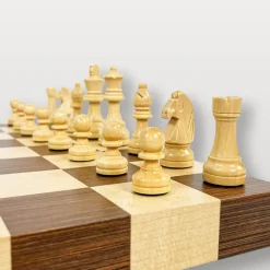 Jeu d’Échecs en Bois Marqueté – L’Élégance au Meilleur Prix