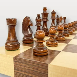 Jeu d’Échecs en Bois Marqueté – L’Élégance au Meilleur Prix