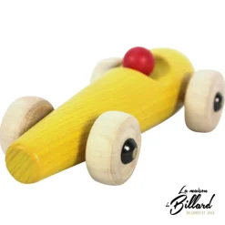 La voiture en bois : le jouet idéal pour votre petit(e) pilote favori.
