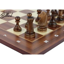 Le jeu d'échecs en bois version luxe