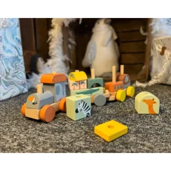 Train en bois bébé : un jeu de construction pour développer la motricité fine de votre enfant