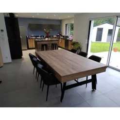 Une table style industriel qui se transforme en vrai billard